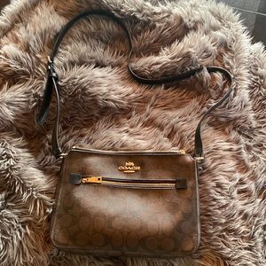 Authentic Coach Purse! Crossbody or adjust strap for shoulder carry.